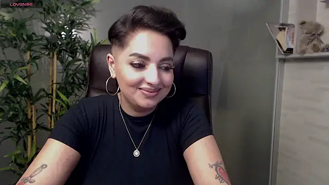 Snapshot of BustyAllyy chatting on February 28, 2025, 1:58 am BustyAllyy online show from February 28, 2025, 1:58 am