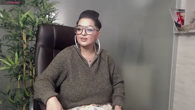 Snapshot of BustyAllyy chatting on February 16, 2025, 9:27 pm BustyAllyy online show from February 16, 2025, 9:27 pm