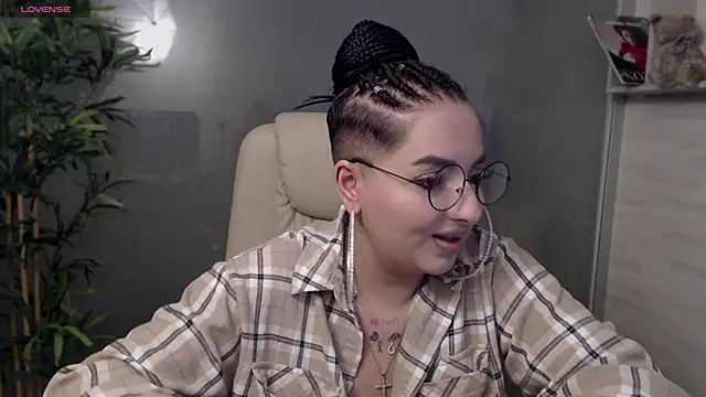Snapshot of BustyAllyy chatting on March 6, 2025, 9:09 pm BustyAllyy online show from March 6, 2025, 9:09 pm