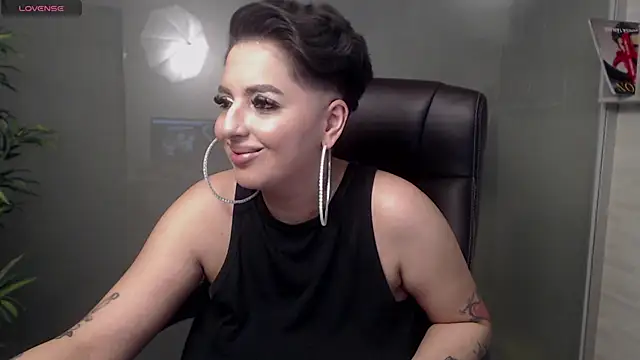 Snapshot of BustyAllyy chatting on February 6, 2025, 1:05 am BustyAllyy online show from February 6, 2025, 1:05 am