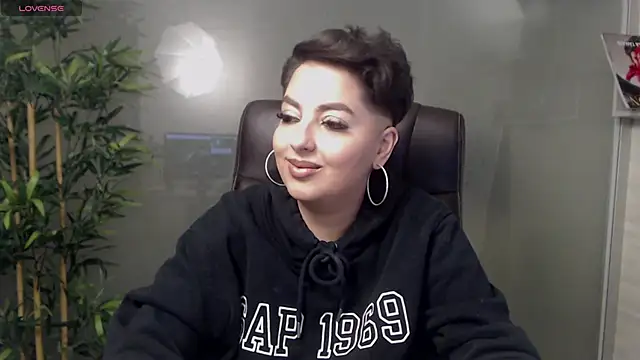 Snapshot of BustyAllyy chatting on February 3, 2025, 11:47 pm BustyAllyy online show from February 3, 2025, 11:47 pm