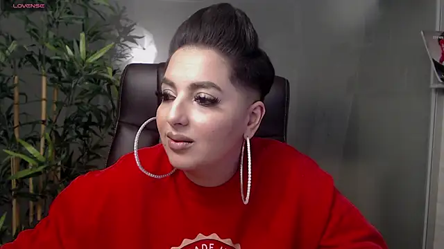 Snapshot of BustyAllyy chatting on February 17, 2025, 11:54 pm BustyAllyy online show from February 17, 2025, 11:54 pm