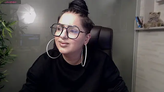 Snapshot of BustyAllyy chatting on March 20, 2025, 10:18 pm BustyAllyy online show from March 20, 2025, 10:18 pm