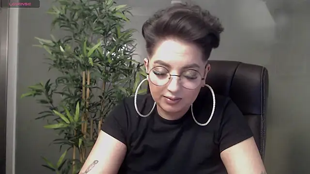 Snapshot of BustyAllyy chatting on February 13, 2025, 7:42 pm BustyAllyy online show from February 13, 2025, 7:42 pm