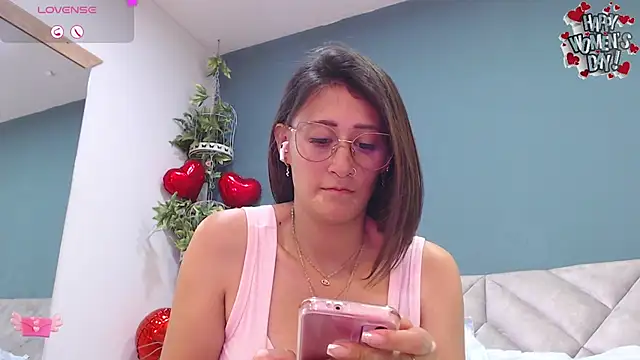 SharisWillian online show from March 8, 2025, 7:16 am