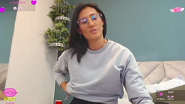 SharisWillian online show from March 6, 2026, 4:18 am