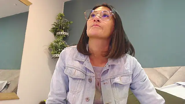 SharisWillian online show from December 15, 2025, 3:45 am