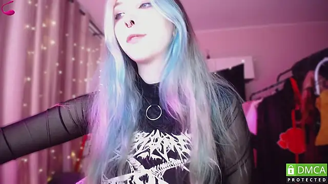 JustMeowGirl online show from April 13, 2026, 5:55 am