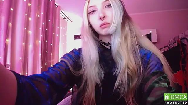 JustMeowGirl online show from May 18, 2026, 6:18 am