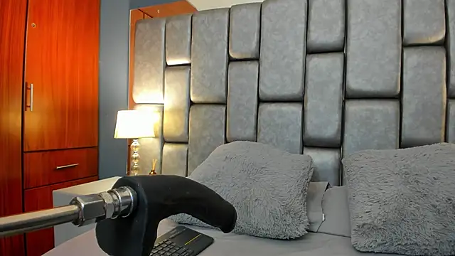 Snapshot of Foxy_Assh_ chatting on September 20, 2025, 1:05 pm Foxy Assh online show from September 20, 2025, 1:05 pm