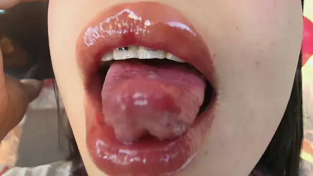 mia roux13 online show from February 18, 2025, 1:32 am