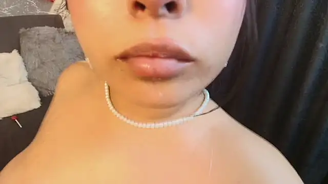 mia roux13 online show from February 16, 2025, 7:05 pm