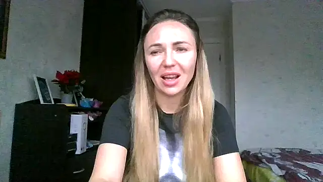 AngelinaLove28 online show from November 30, 2025, 7:42 am