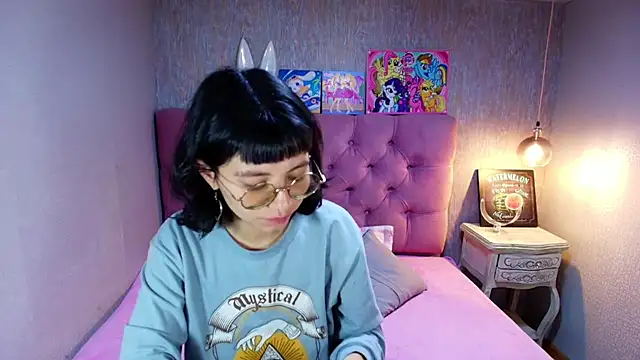 charlottemoonxz online show from July 22, 2026, 5:26 pm