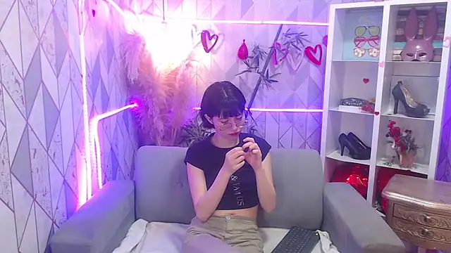 charlottemoonxz online show from November 18, 2025, 7:39 pm