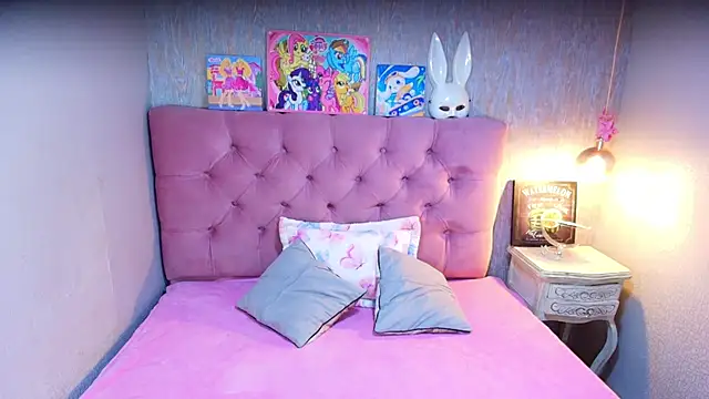 charlottemoonxz online show from March 27, 2026, 6:53 pm