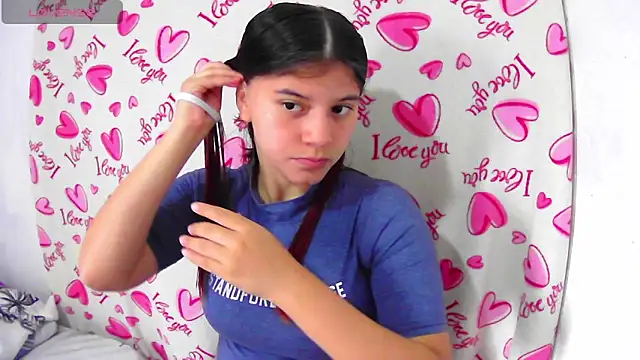 Snapshot of lynieh- chatting on September 19, 2025, 8:35 pm lynieh- online show from September 19, 2025, 8:35 pm