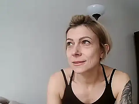 anechka1 online show from January 13, 2025, 7:42 pm