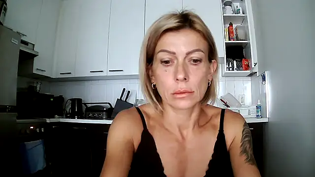 anechka1 online show from September 10, 2025, 1:32 pm