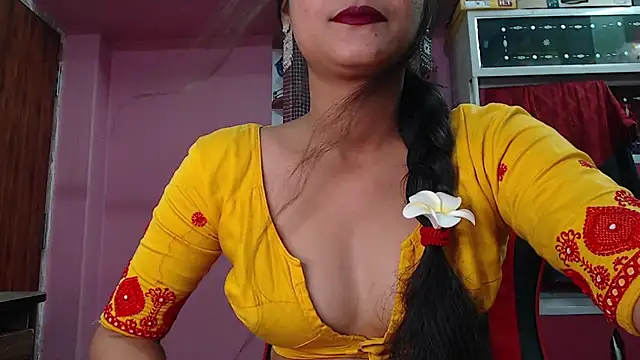 Angel Alison  online show from December 17, 2024, 7:04 pm