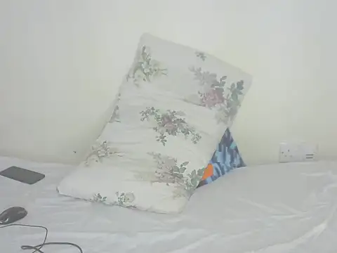 Snapshot of Prettyolive2 chatting on October 15, 2025, 3:49 am Prettyolive2 online show from October 15, 2025, 3:49 am