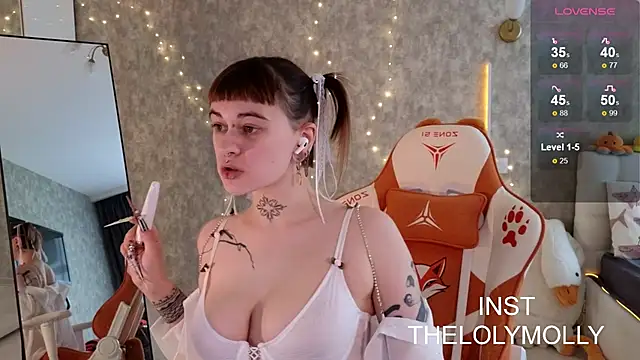 Snapshot of LolyMolli chatting on October 27, 2025, 11:11 am LolyMolli online show from October 27, 2025, 11:11 am