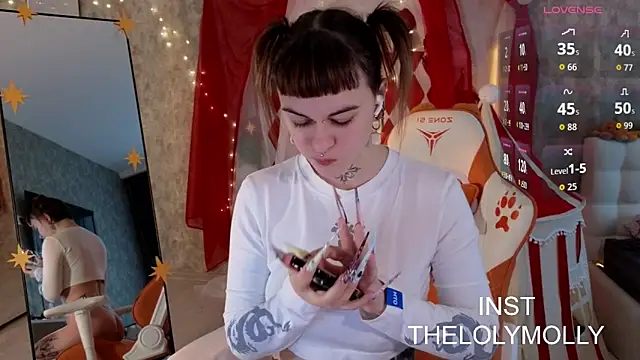 Snapshot of LolyMolli chatting on November 1, 2025, 10:53 am LolyMolli online show from November 1, 2025, 10:53 am