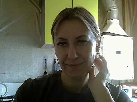 Snapshot of AshleyXHoney chatting on October 1, 2025, 8:08 am AshleyXHoney online show from October 1, 2025, 8:08 am