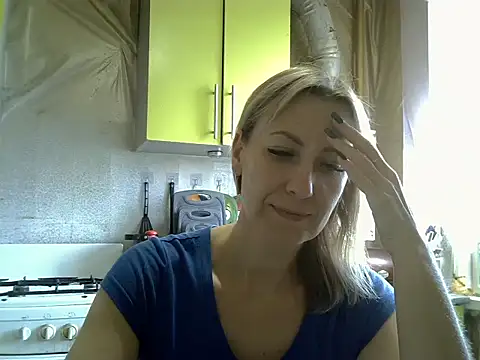 Snapshot of AshleyXHoney chatting on October 2, 2025, 8:18 am AshleyXHoney online show from October 2, 2025, 8:18 am