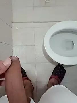 Snapshot of Wynni chatting on September 14, 2025, 5:46 pm Wynni online show from September 14, 2025, 5:46 pm