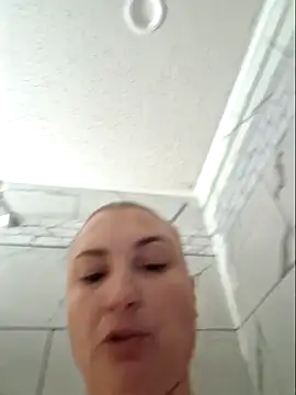 Snapshot of MilfyMrsRobinson chatting on May 8, 2026, 12:42 pm MilfyMrsRobinson online show from May 8, 2026, 12:42 pm