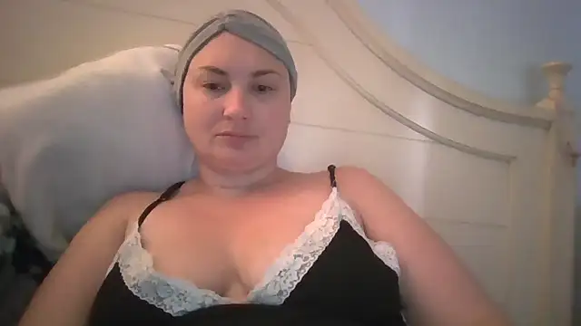 Snapshot of MilfyMrsRobinson chatting on May 27, 2026, 12:12 pm MilfyMrsRobinson online show from May 27, 2026, 12:12 pm