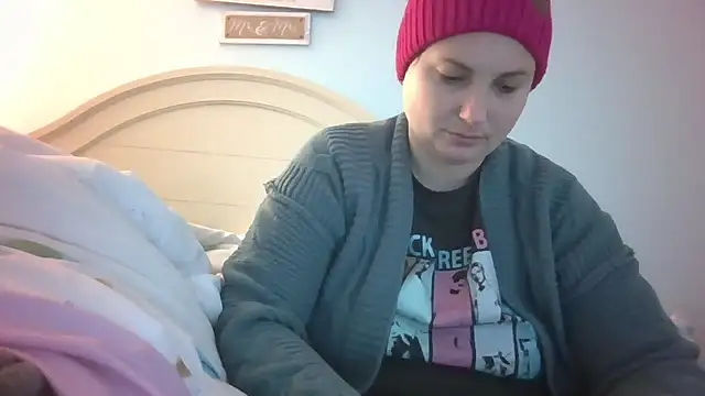 Snapshot of MilfyMrsRobinson chatting on February 9, 2026, 12:14 pm MilfyMrsRobinson online show from February 9, 2026, 12:14 pm