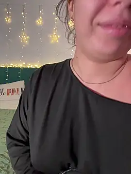 Snapshot of KimArts chatting on November 6, 2025, 9:08 pm KimArts online show from November 6, 2025, 9:08 pm