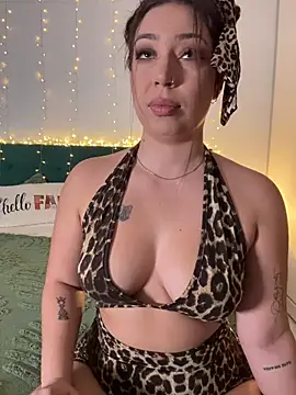 Snapshot of KimArts chatting on November 3, 2025, 5:49 pm KimArts online show from November 3, 2025, 5:49 pm