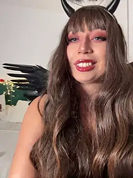 Snapshot of KimArts chatting on October 31, 2025, 6:04 pm KimArts online show from October 31, 2025, 6:04 pm