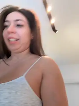 Snapshot of KimArts chatting on October 5, 2025, 9:33 am KimArts online show from October 5, 2025, 9:33 am