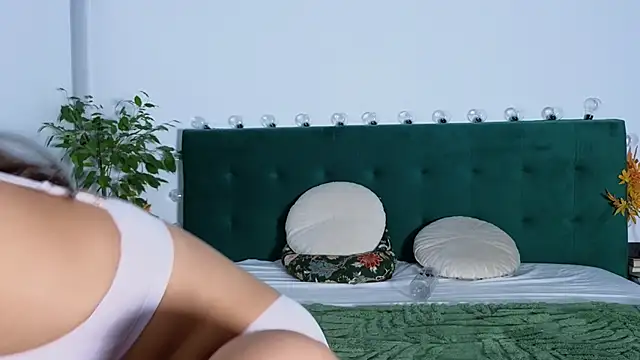 Snapshot of KimArts chatting on September 24, 2025, 5:52 pm KimArts online show from September 24, 2025, 5:52 pm