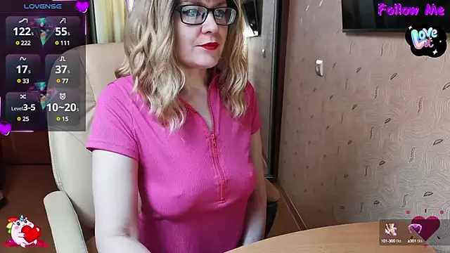 Snapshot of MyLadySkyLuck chatting on February 26, 2025, 7:02 am MyLadySkyLuck online show from February 26, 2025, 7:02 am