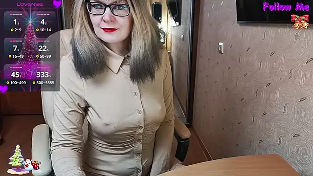 Snapshot of MyLadySkyLuck chatting on February 4, 2025, 8:17 pm MyLadySkyLuck online show from February 4, 2025, 8:17 pm