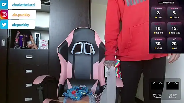 charlotbelucci  online show from November 23, 2025, 3:44 pm