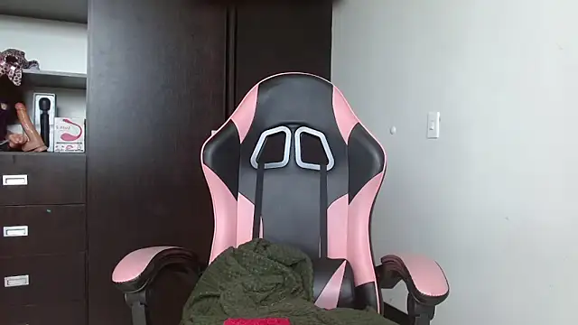 charlotbelucci  online show from November 22, 2025, 12:26 pm