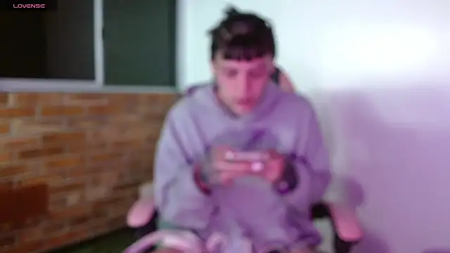 charlotbelucci  online show from November 13, 2025, 9:24 am