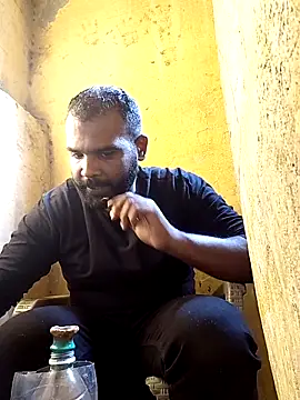 ListedLoin online show from November 28, 2025, 12:27 pm