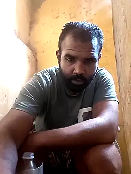 Snapshot of ListedLoin chatting on November 11, 2025, 1:39 pm ListedLoin online show from November 11, 2025, 1:39 pm