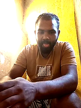 Snapshot of ListedLoin chatting on November 6, 2025, 1:04 pm ListedLoin online show from November 6, 2025, 1:04 pm