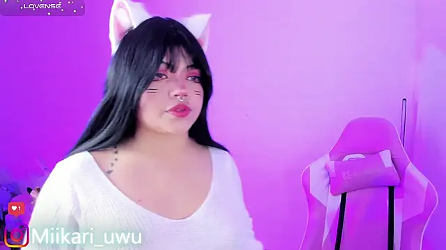 Ahri Elderwood online show from November 15, 2025, 5:33 am