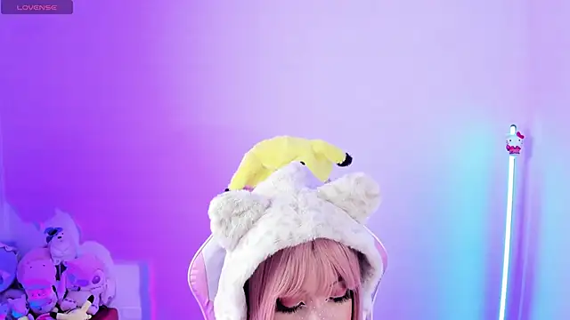 Snapshot of Ahri_Elderwood chatting on October 6, 2025, 4:35 am Ahri Elderwood online show from October 6, 2025, 4:35 am