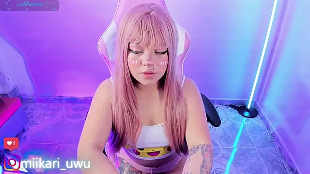 Snapshot of Ahri_Elderwood chatting on September 27, 2025, 6:19 am Ahri Elderwood online show from September 27, 2025, 6:19 am