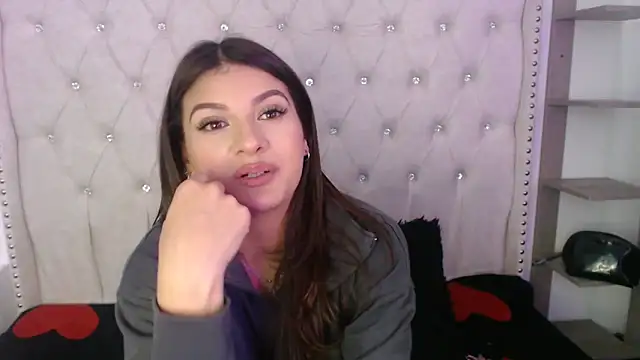 Snapshot of Abril_Squirt chatting on October 16, 2025, 8:39 pm Abril Squirt online show from October 16, 2025, 8:39 pm